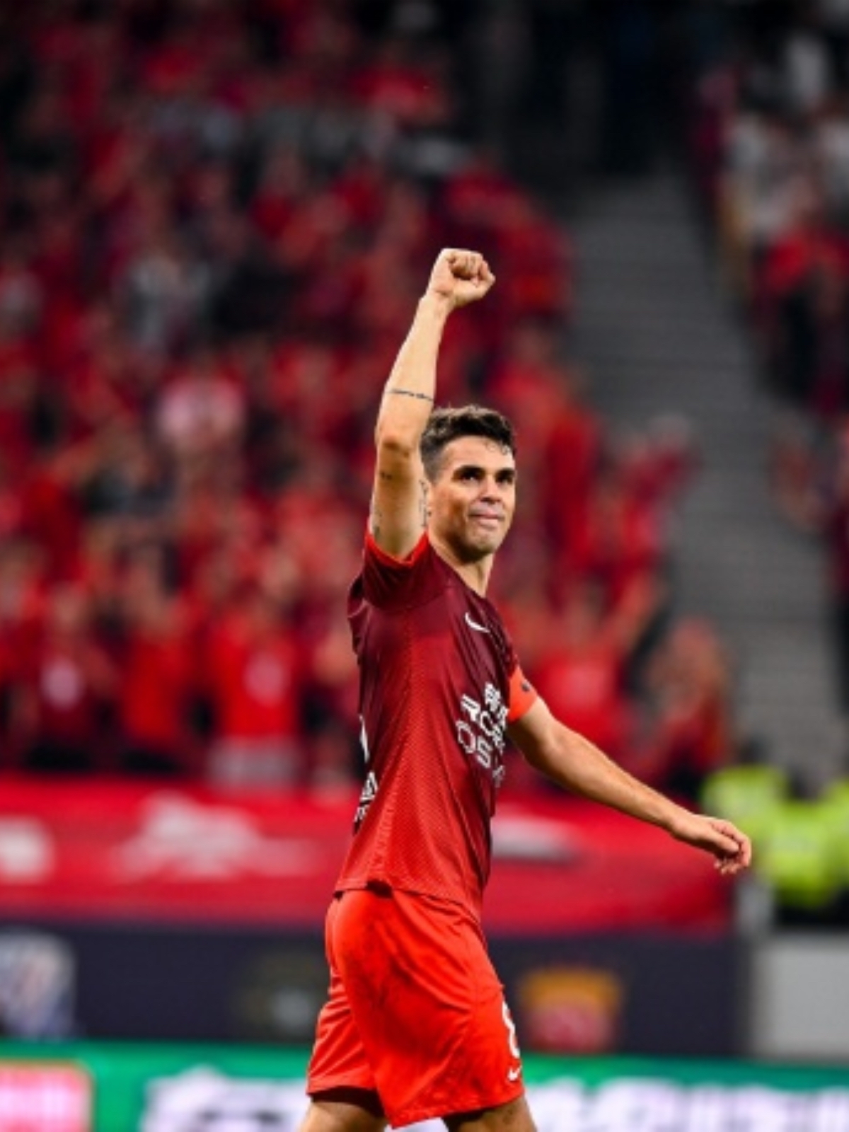 莱比锡红牛豪取胜利，继续在德国足球联赛中保持领先