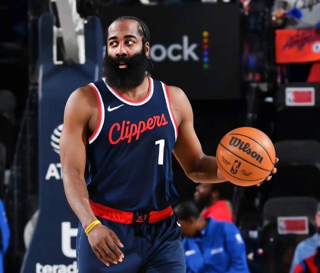 深圳队轻取凯尔特人，哈登点燃赛场