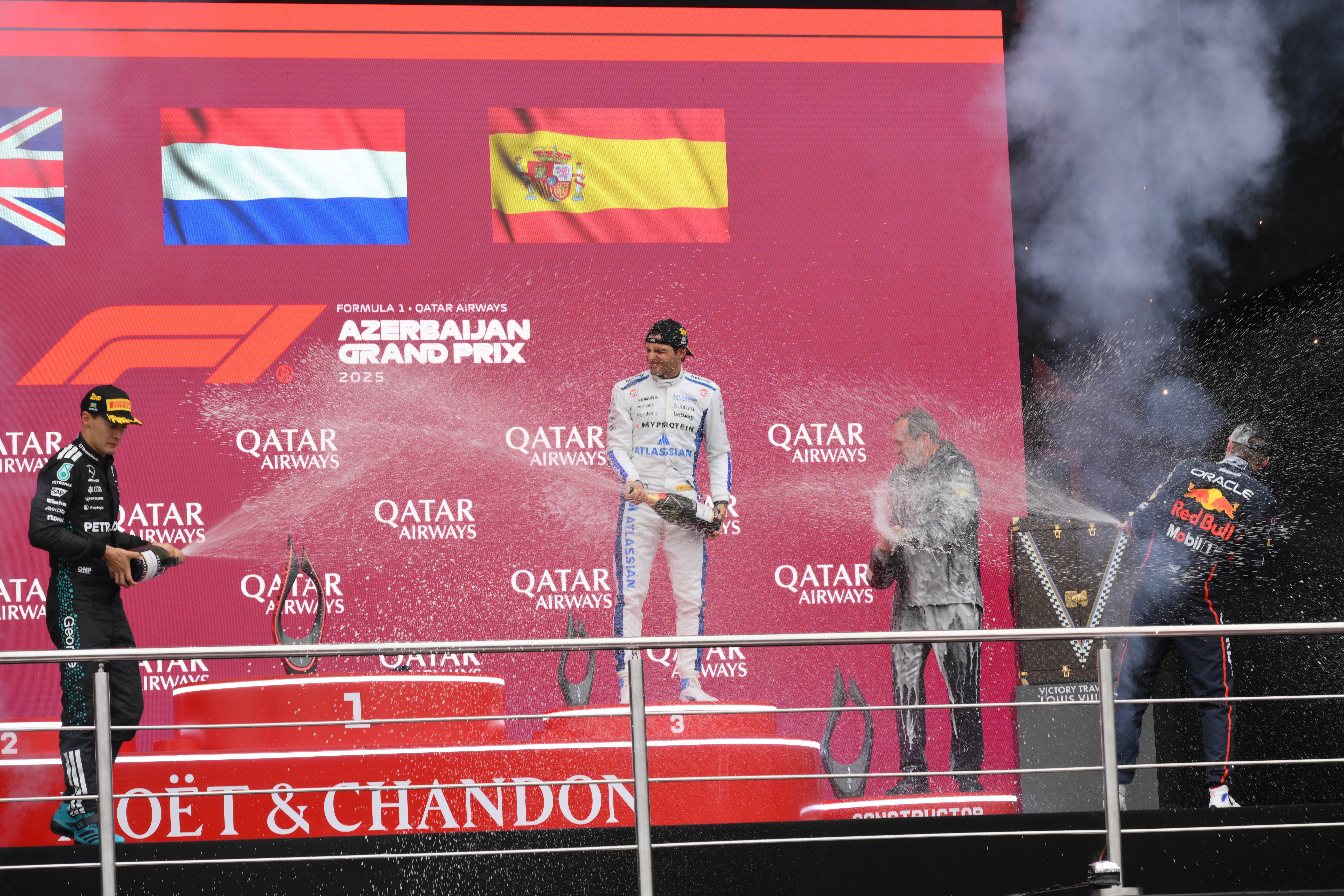 红牛二队绝杀红牛车队，塞恩斯扛起全队