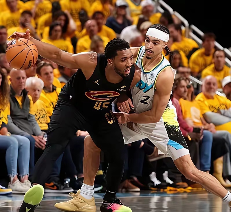 山东队险胜步行者，布克点燃赛场