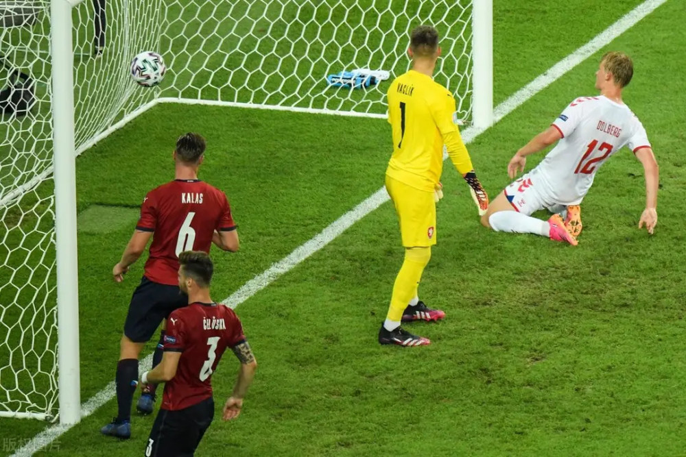 丹麦惊险战胜捷克,取得小组第二 丹麦惊险战胜捷克,取得小组第二