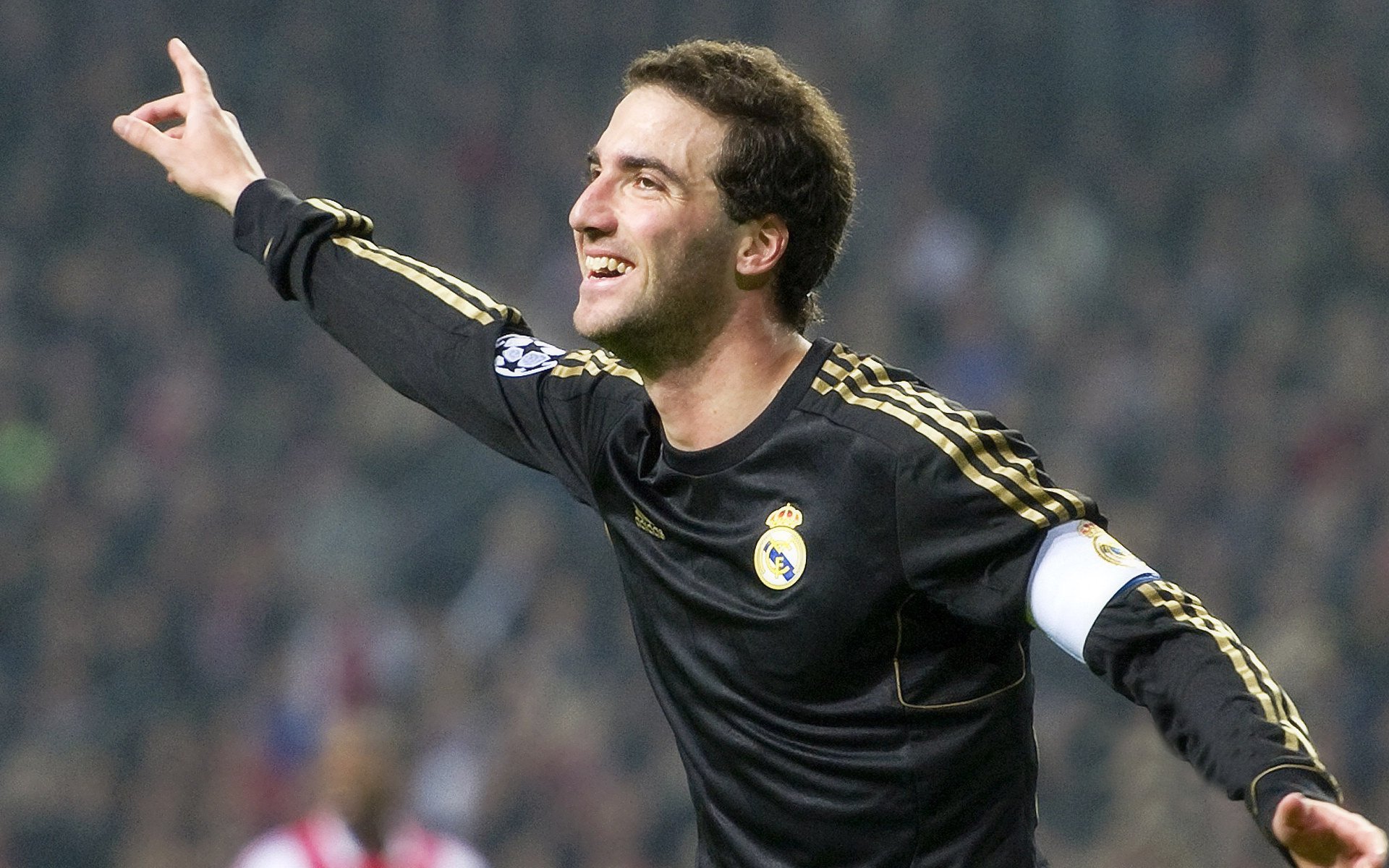 阿圭罗的最后一舞，当传奇背影照亮皇家社会的黎明