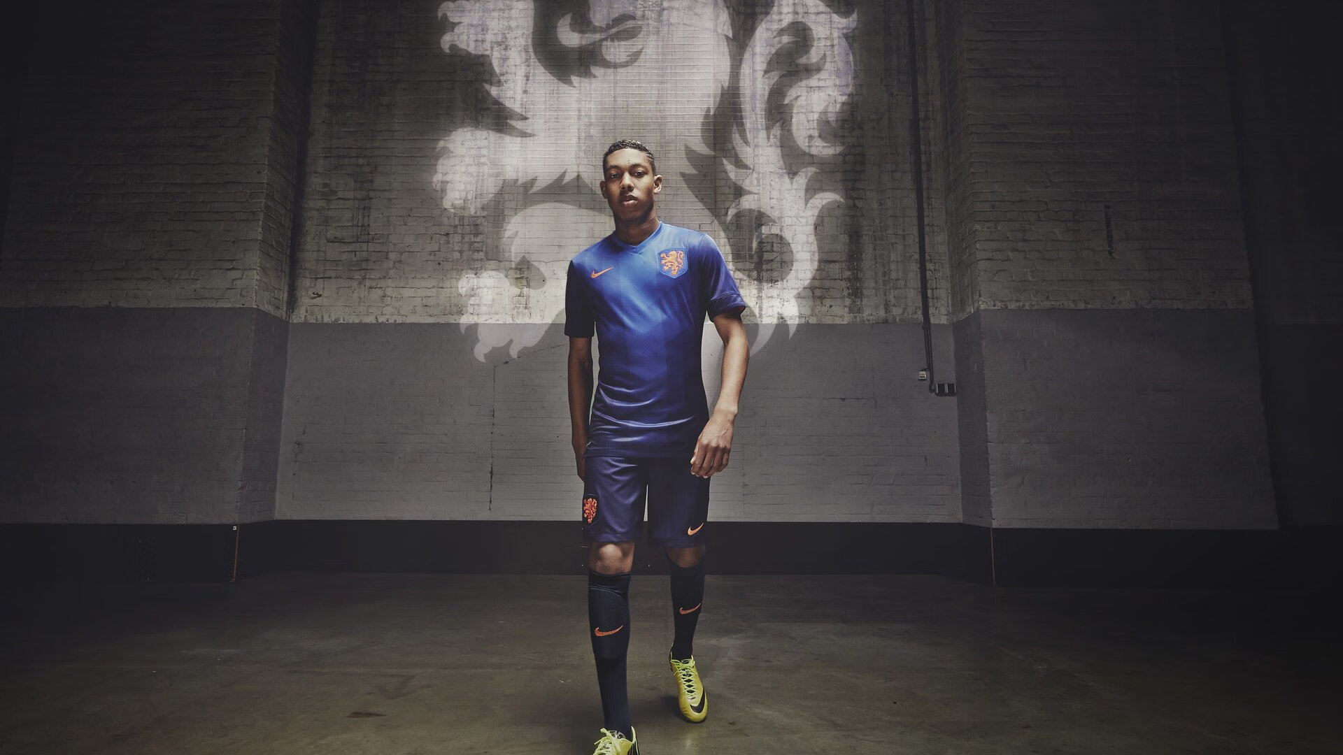 欧冠淘汰赛之夜,加维末节接管比赛,诠释何为不可复制的传奇